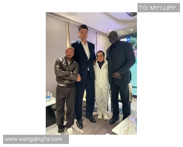 姚明与肯德基的亲密合影揭示了巨星与快餐文化的奇妙碰撞