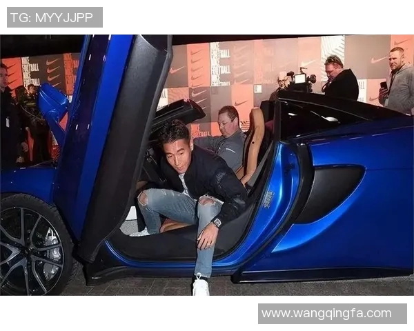 足球明星驾驭迈巴赫豪车展现奢华生活方式与运动精神的完美结合