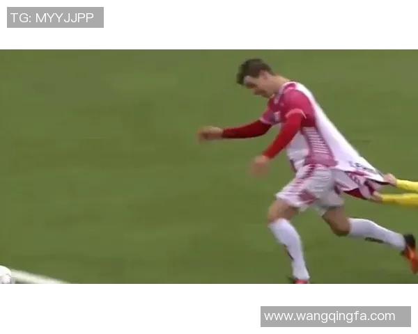 足球明星摔倒搞笑瞬间合集让你捧腹大笑不容错过的精彩时刻